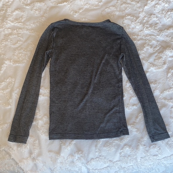 32 degree heat, gray under layer top - Picture 3 of 3